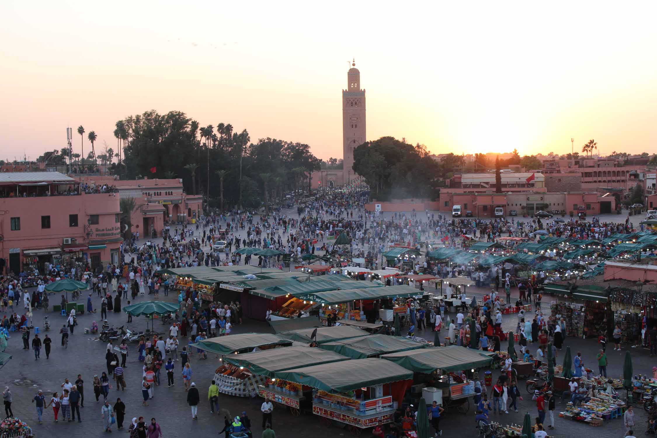 Marrakech, place Jemaa el Fna, Koutoubia