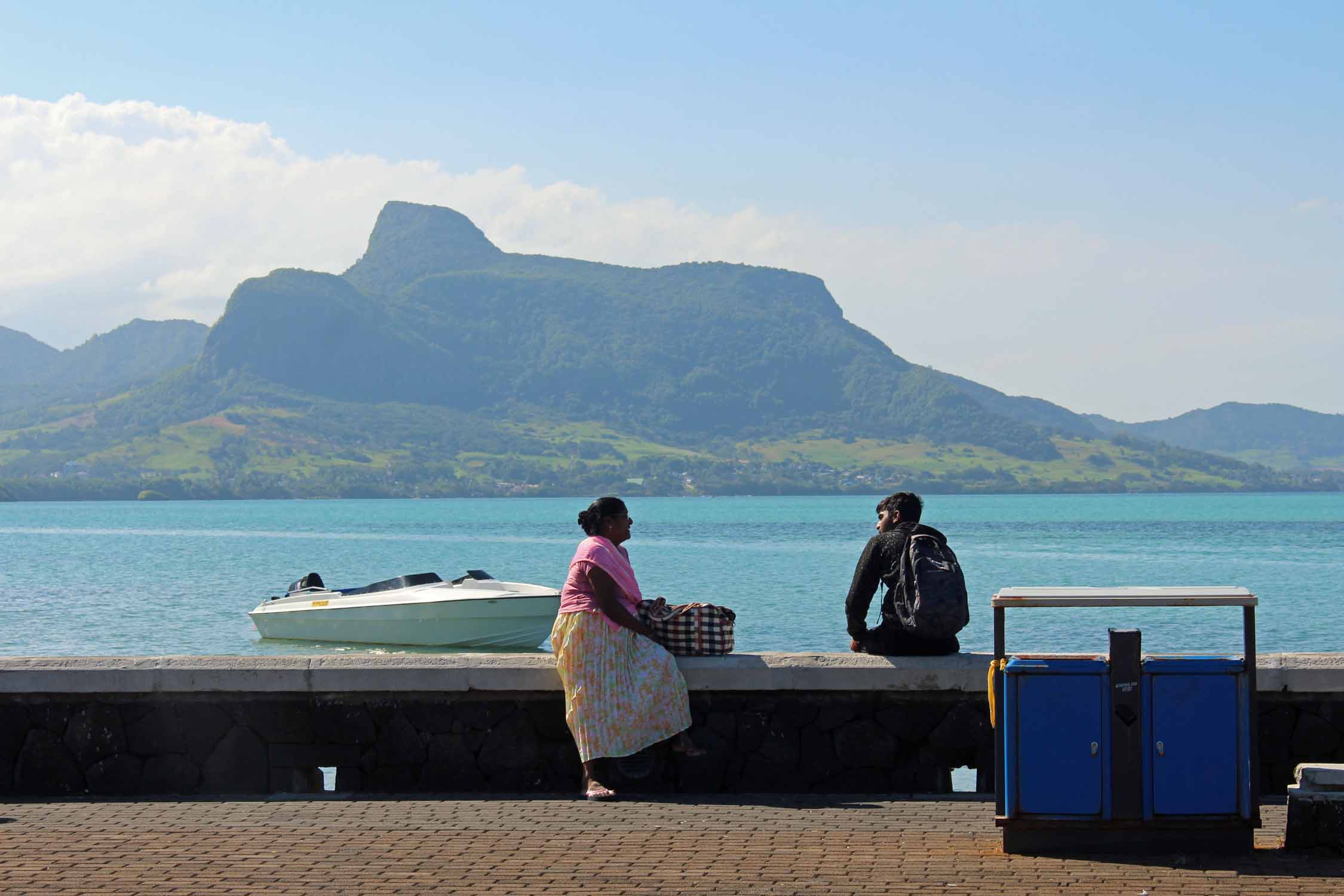 Ile Maurice, Mahébourg, la Montagne du Lion, conversation