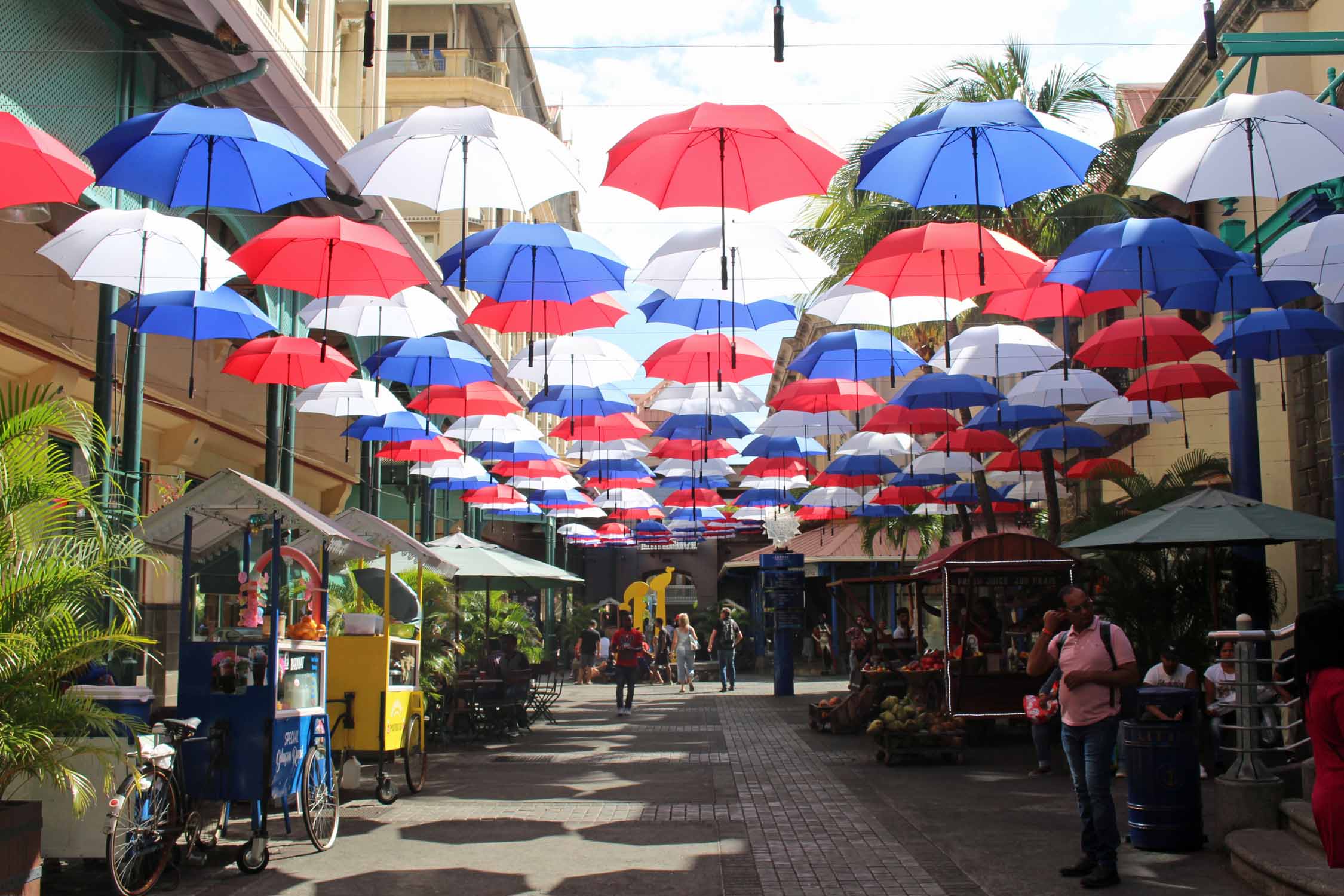 Ile Maurice, Port Louis, Caudan Waterfront, parapluies