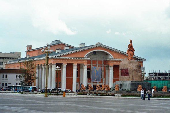 Oulan Bator, place Sühbaatar