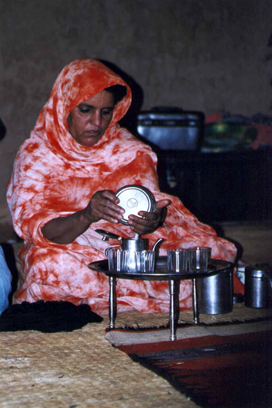 Mauritanie, préparation du thé à la menthe