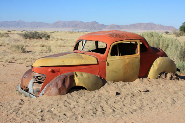 Carcasse de voiture, Solitaire