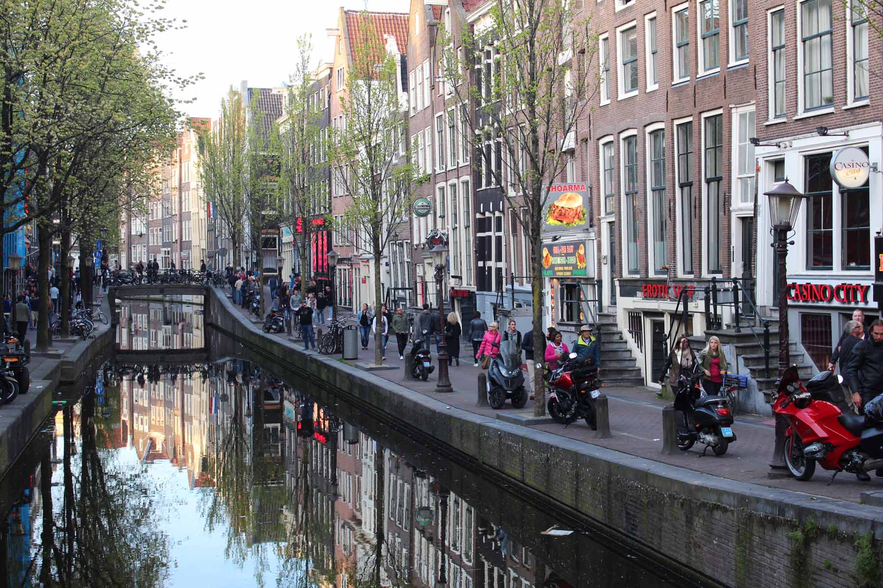 Amsterdam, canal Achterburgwal, Quartier Rouge