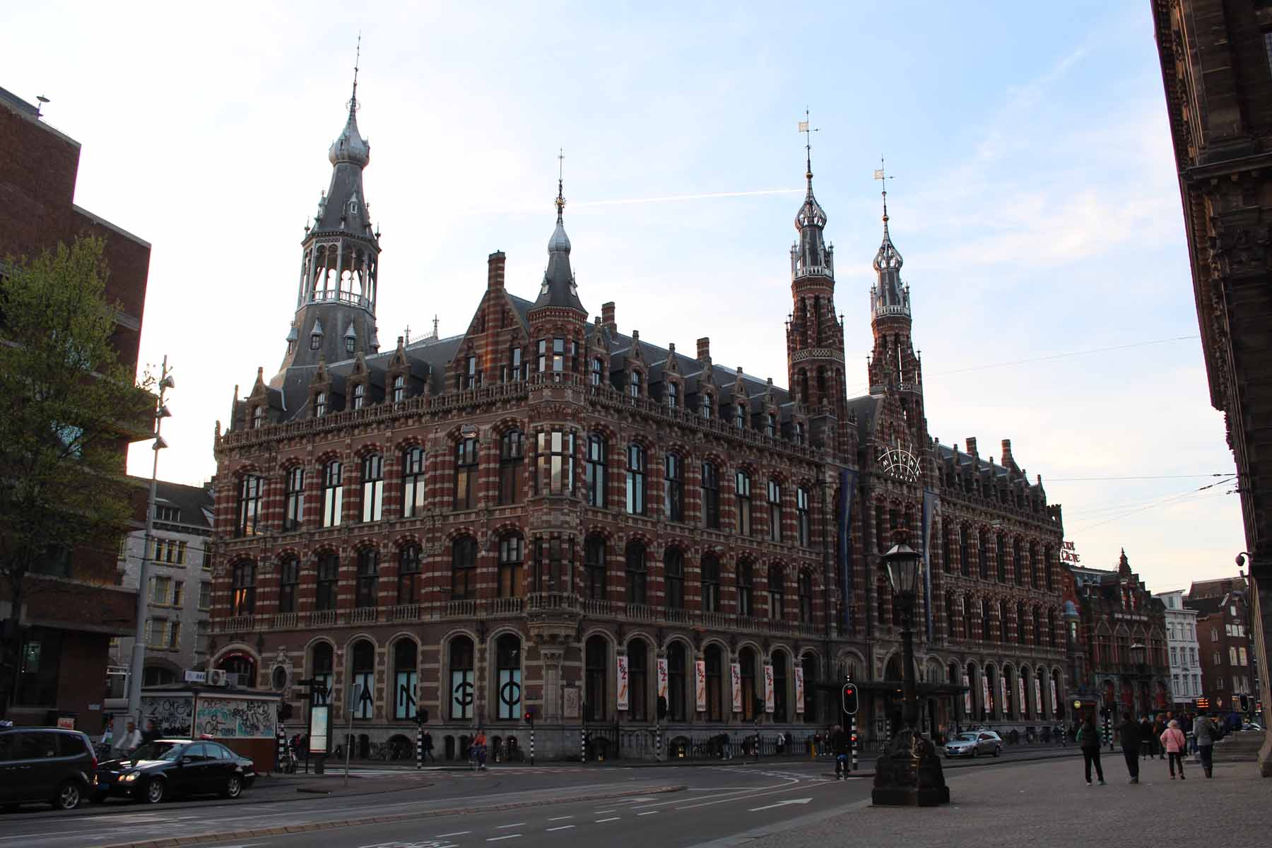 Amsterdam, édifice Magna Plaza