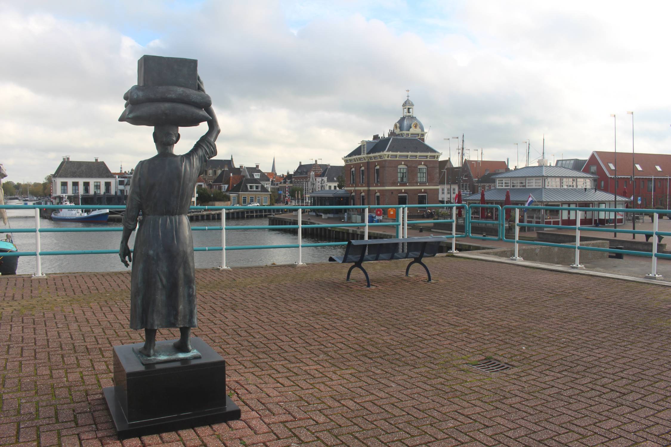 Harlingen, statue No Return