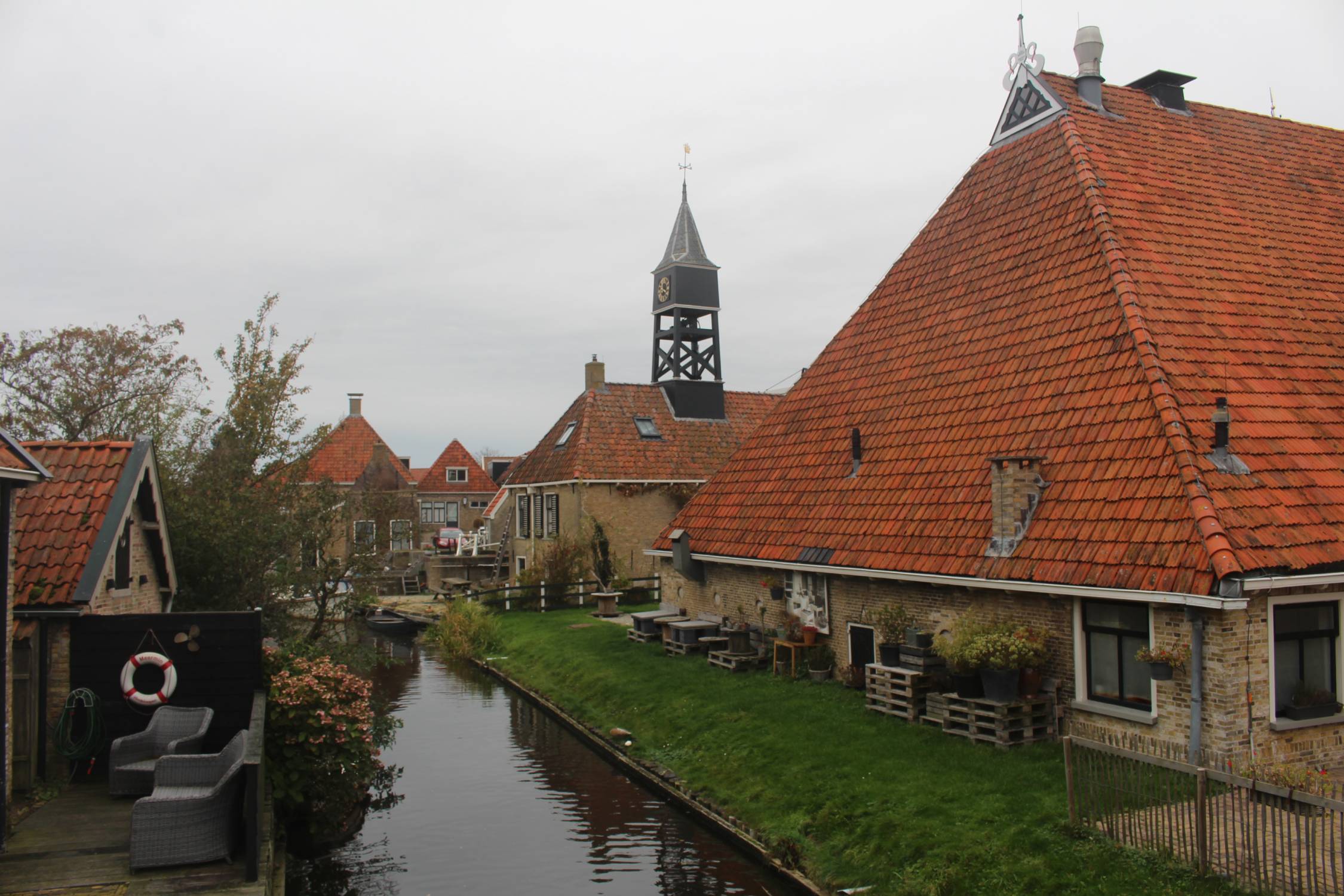 Hindeloopen, canal maisons