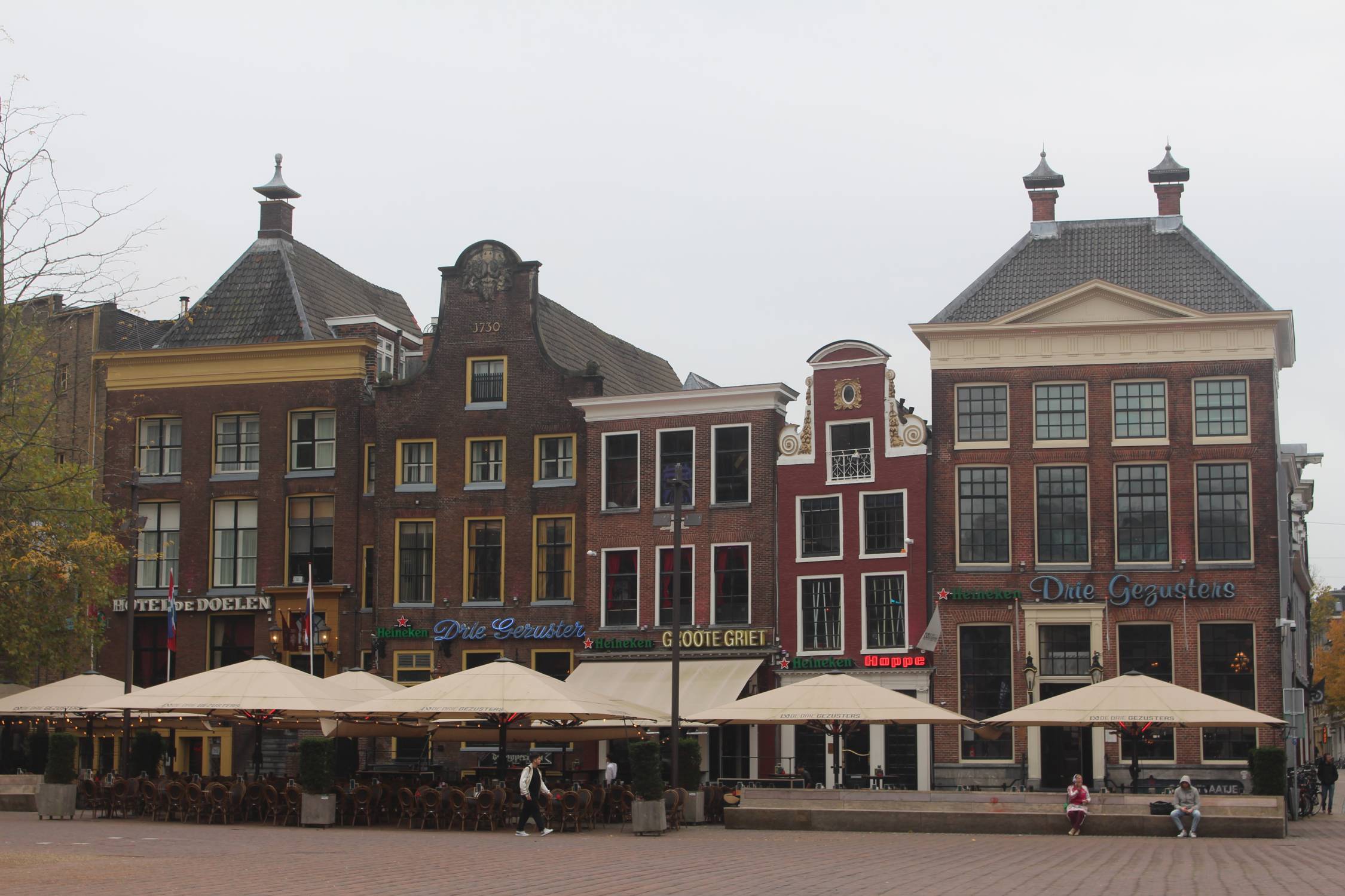 Groningue, Grand-Place, façades