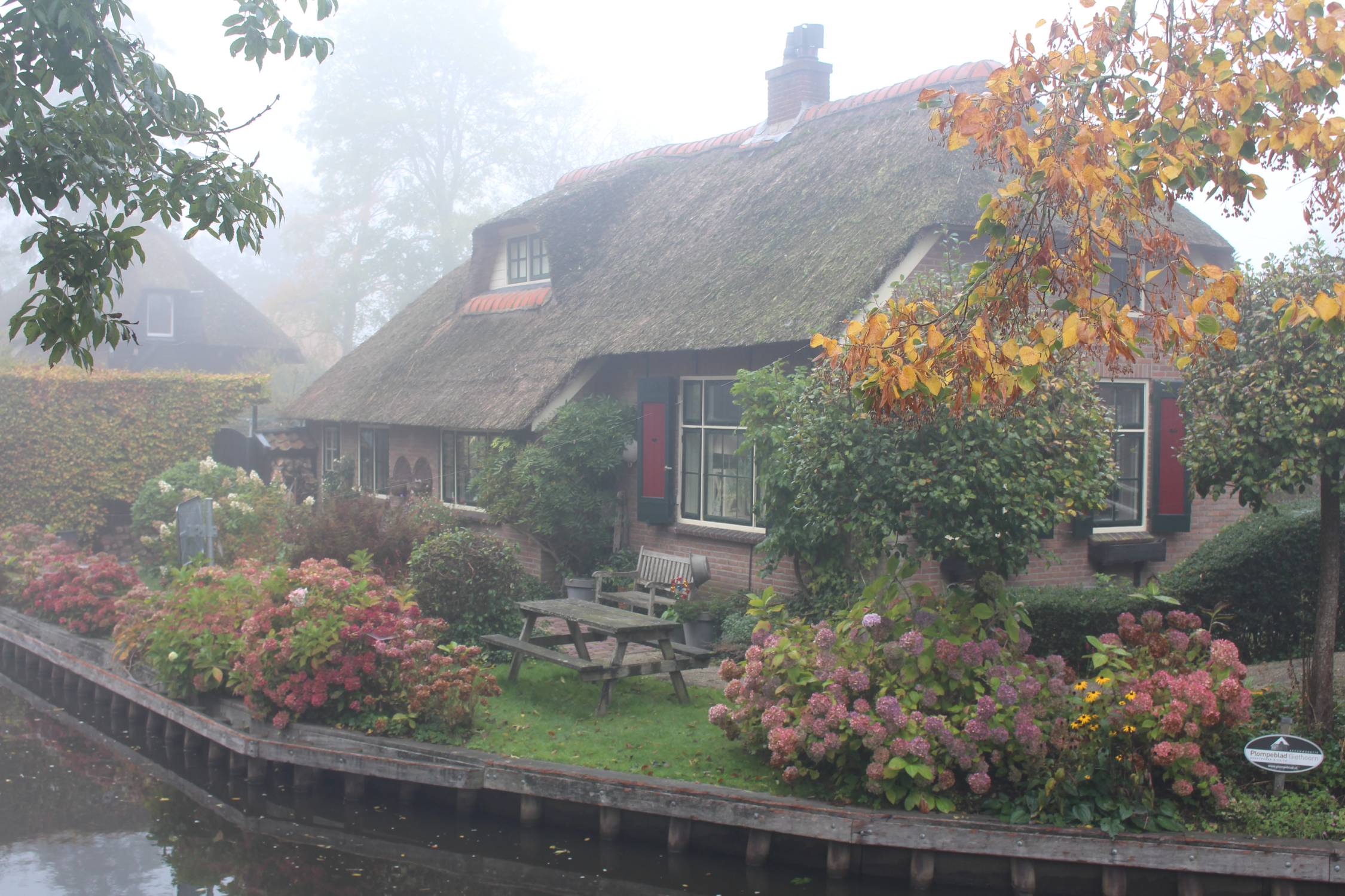 Giethoorn, maison fleurie