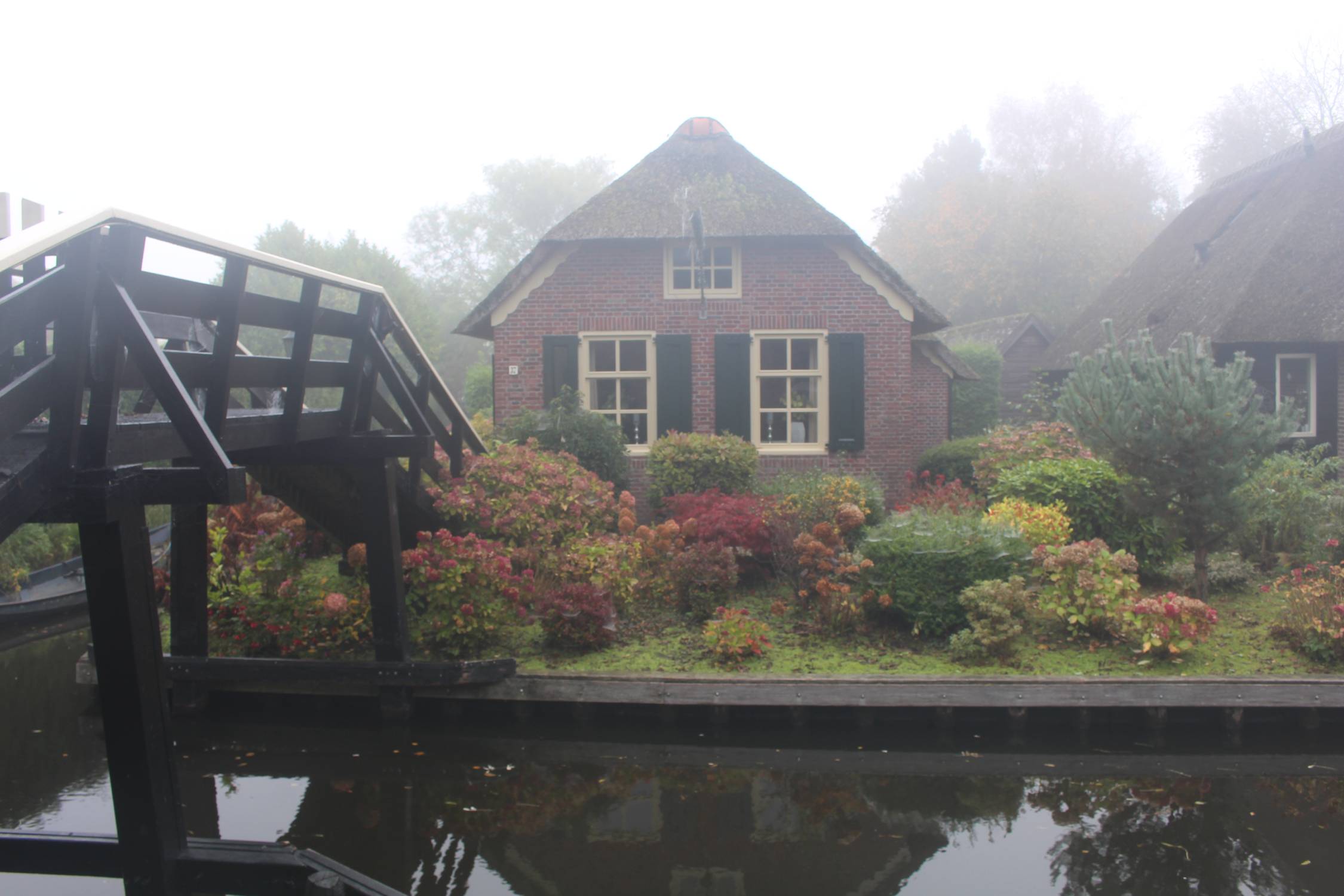 Giethoorn, maison typique, canal