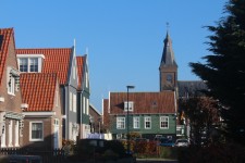 Marken, maisons, &eacute;glise