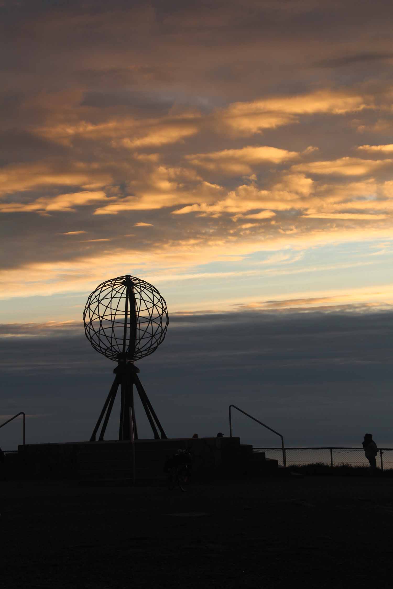 Laponie, Cap Nord, globe, soleil de minuit