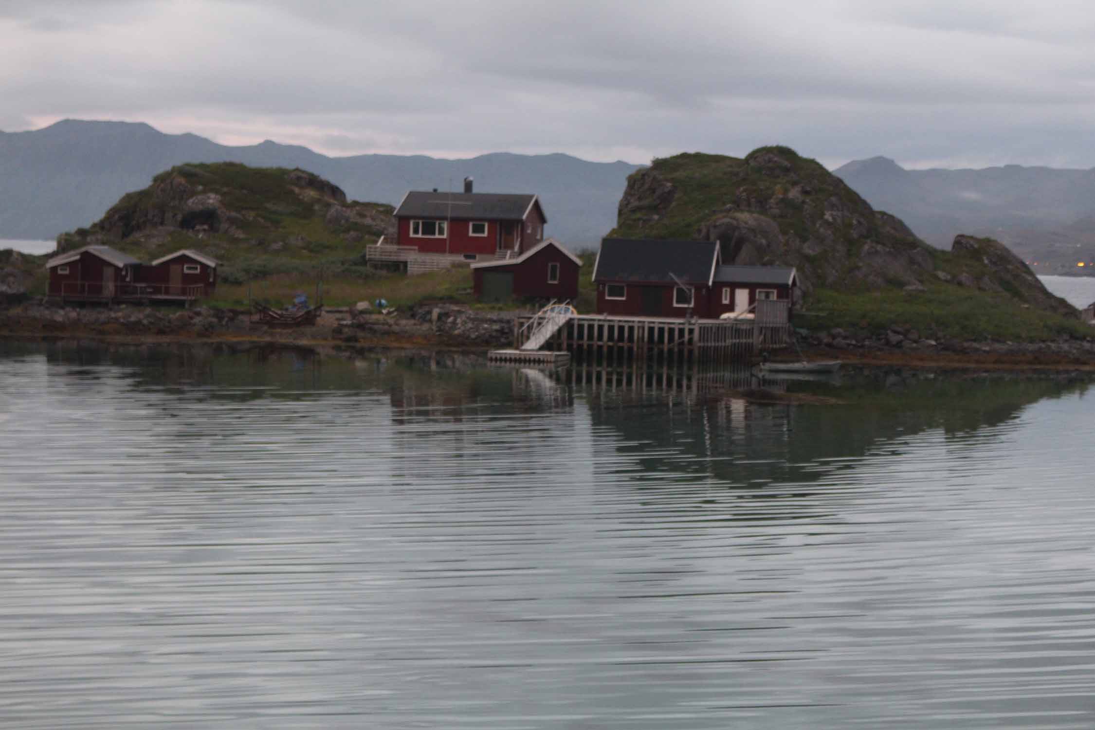 île de Mageroya, minuit, maisons