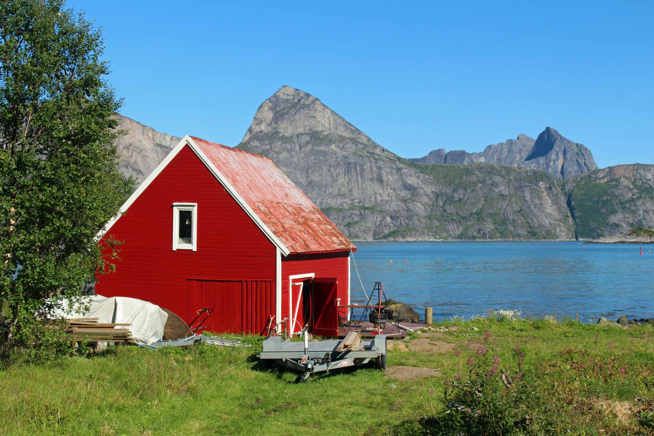 Norvège, île de Senja, Mef fjord, maison