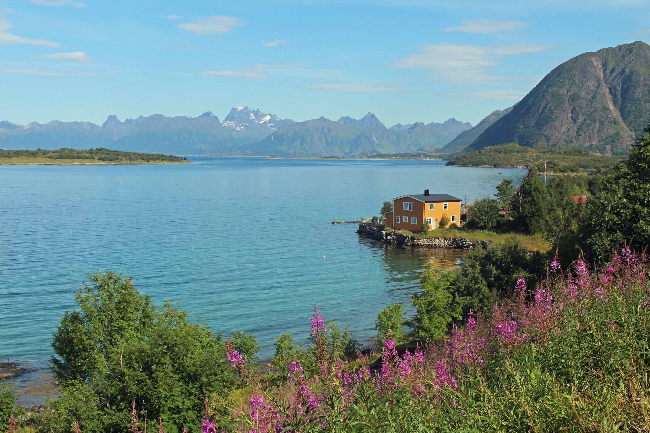 Norvège, Holdoya, maison jaune