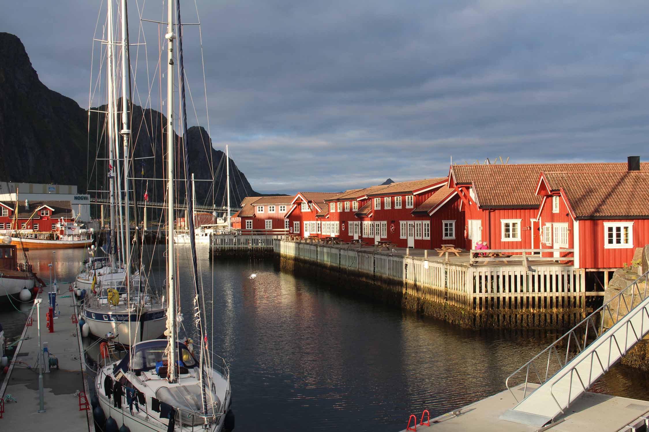 Norvège, Lofoten, Svolvaer, maisons rouges