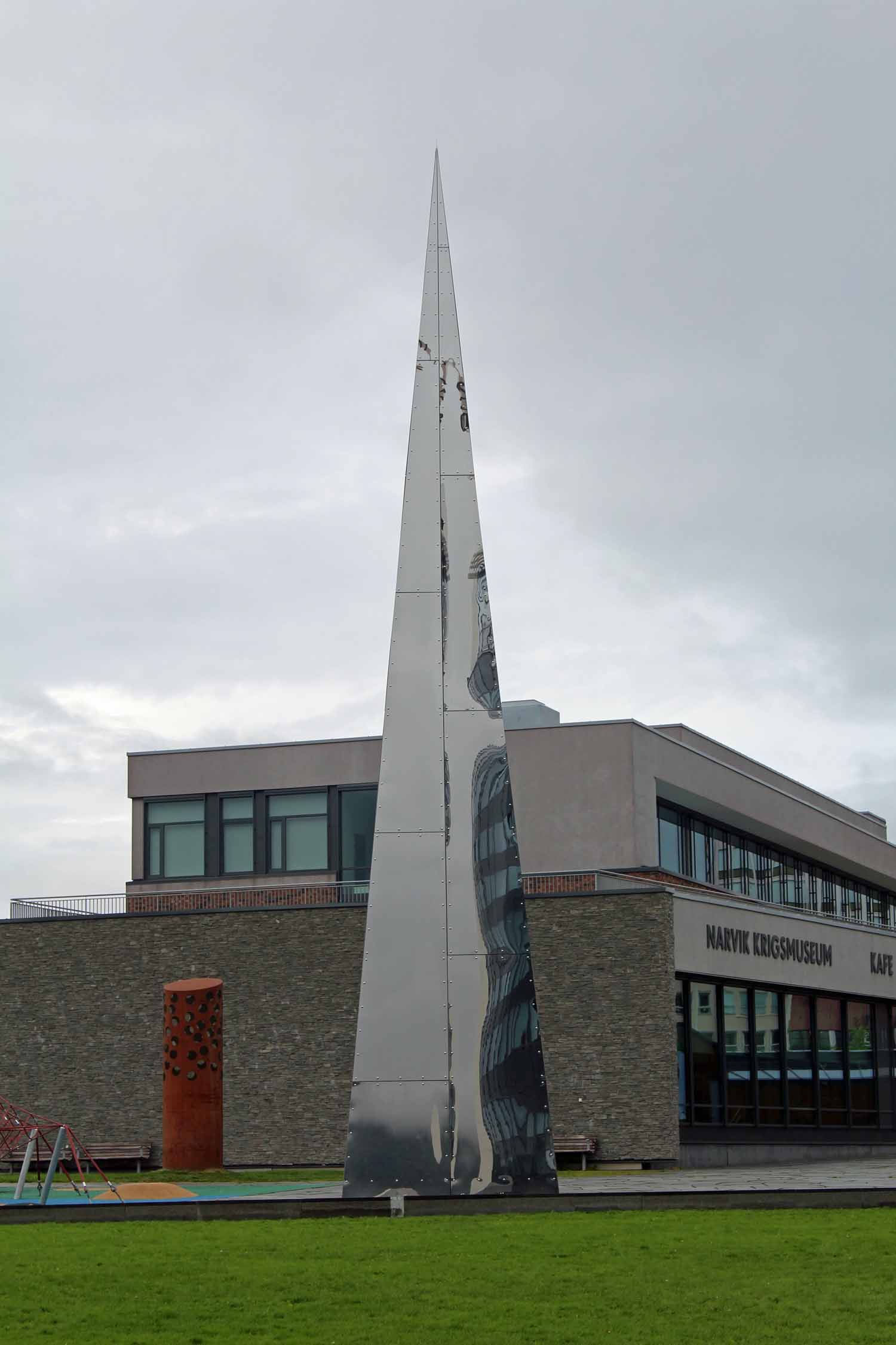 Norvège, Narvik, sculpture Trinigon 3