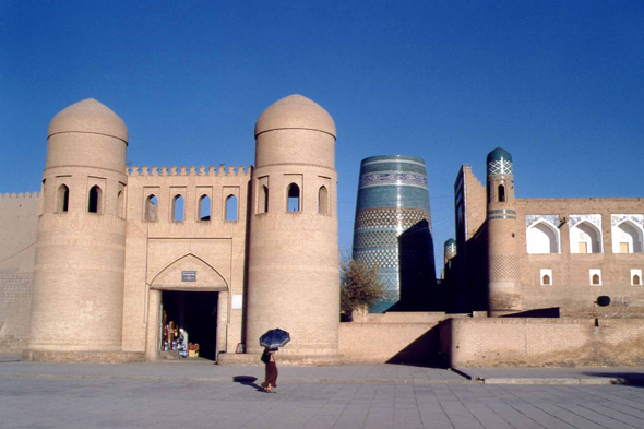 Khiva, Kalta Minor, Ota Darvoza