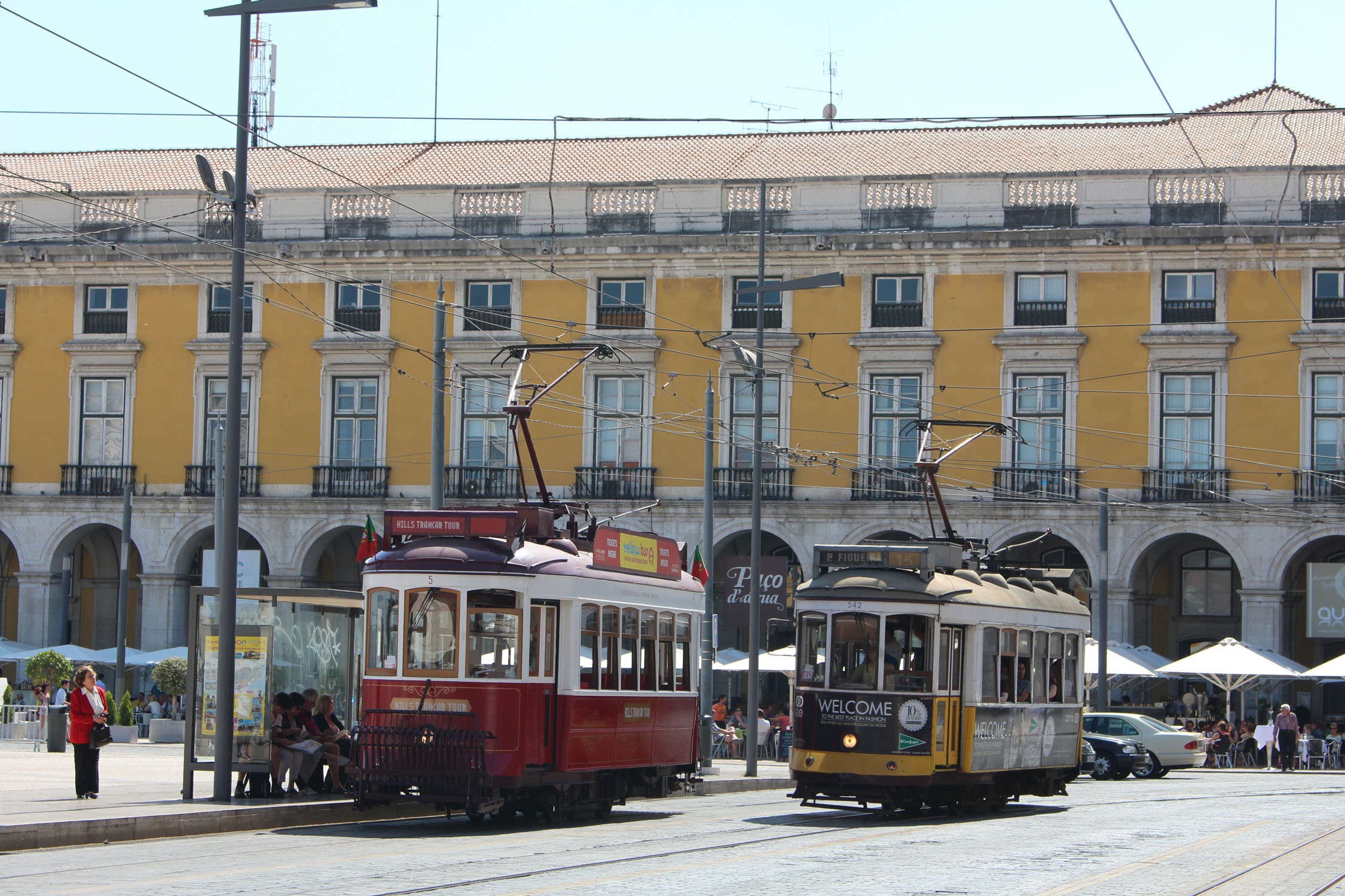 Lisbonne, Place du Commerce, tramway
