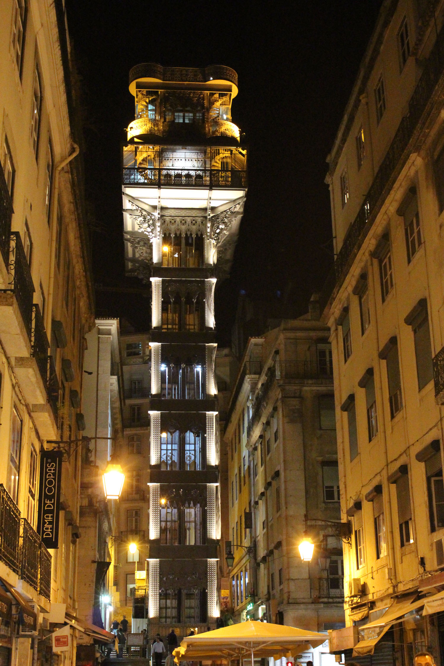Lisbonne, ascenseur de Santa Justa, nuit