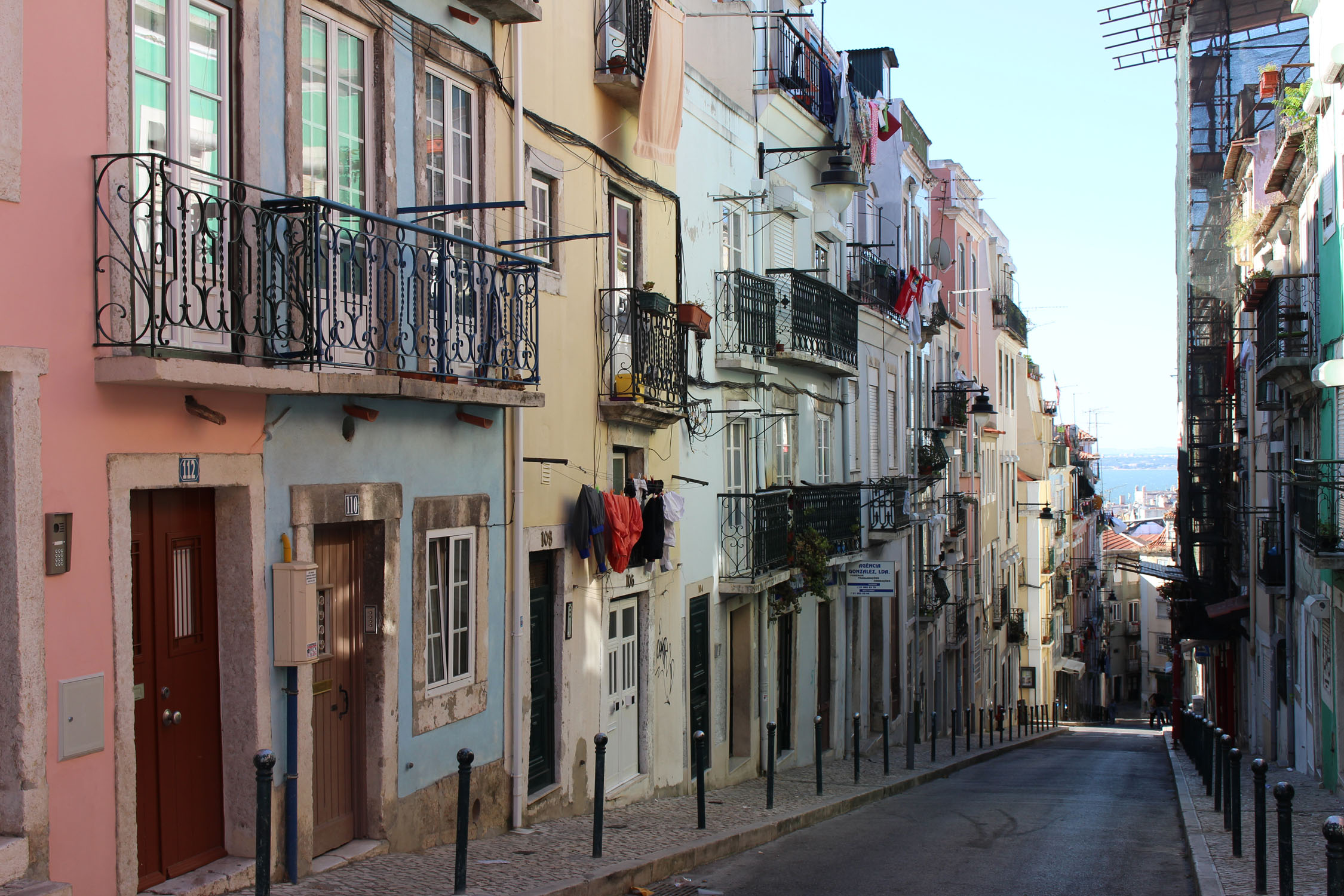 Lisbonne, calçada de Santana, maisons