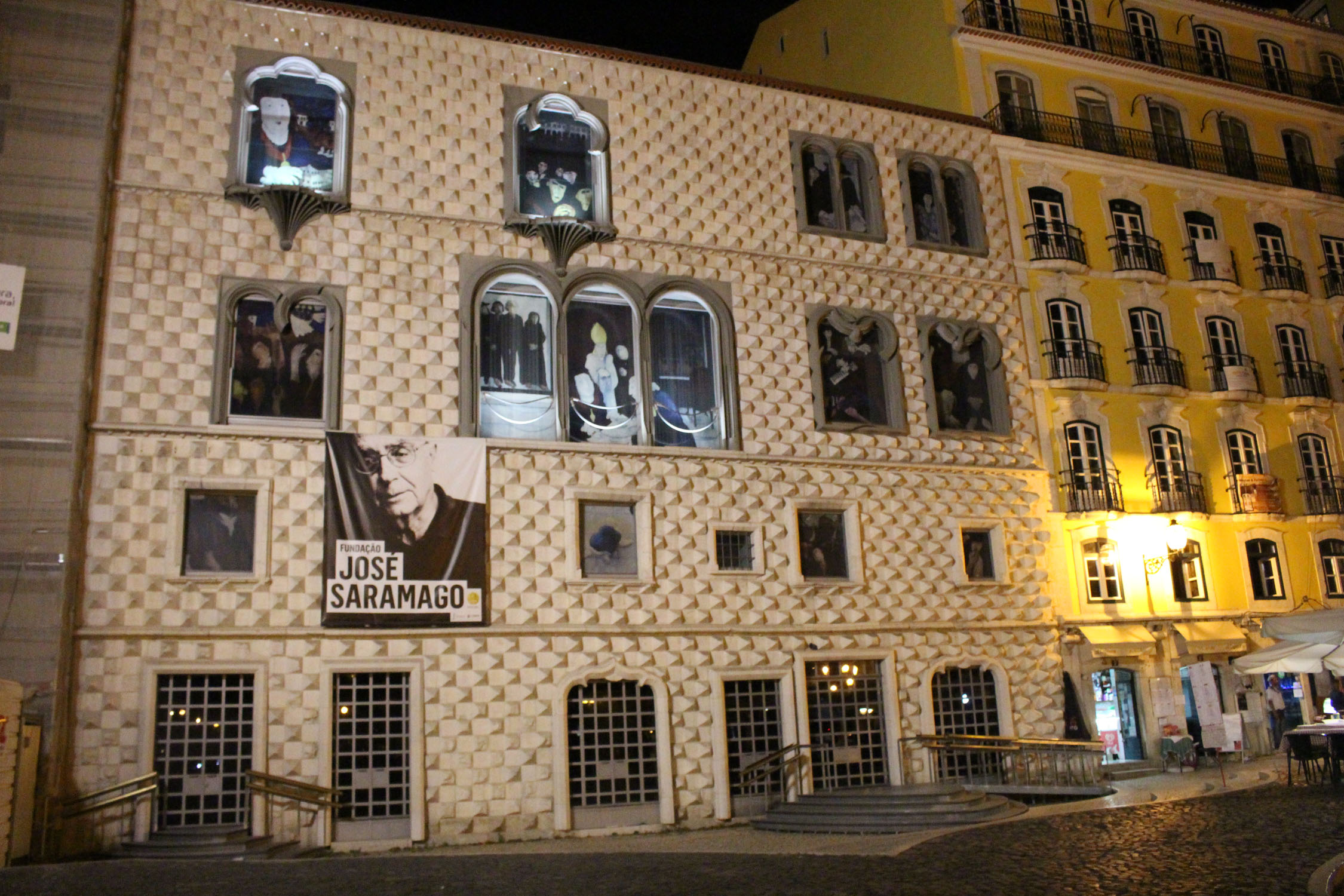 Lisbonne, Casa dos Bicos, nuit