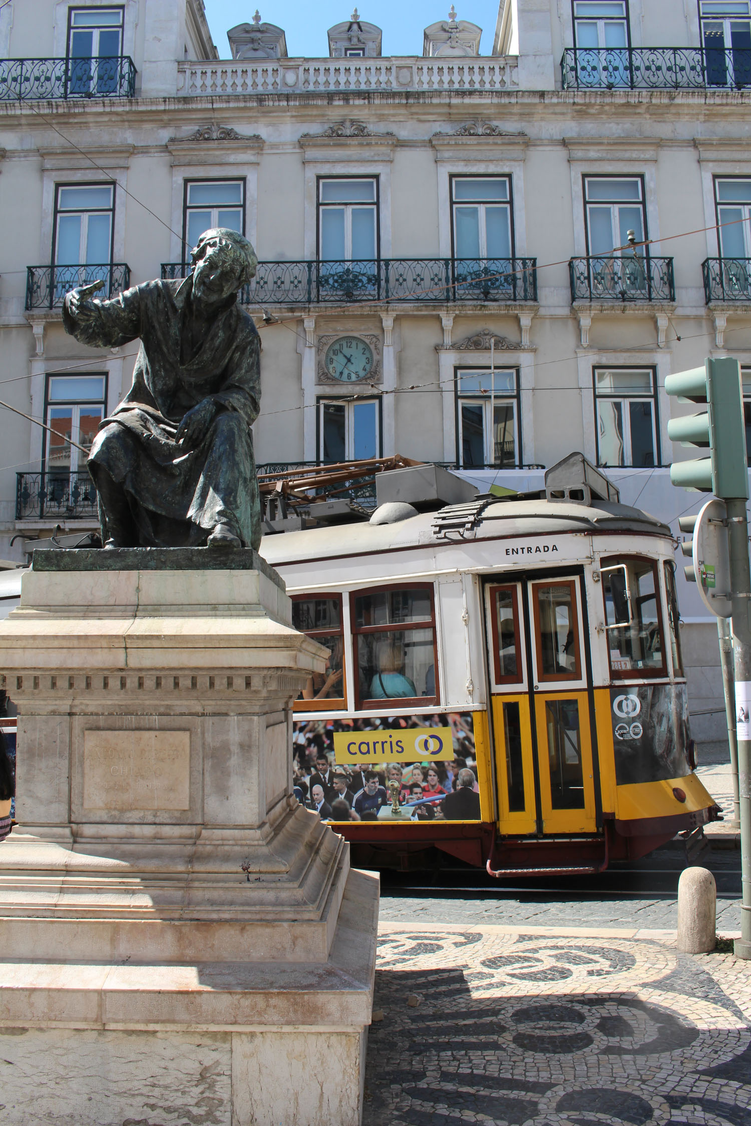 Lisbonne, Praça Luis de Camoes, tramway