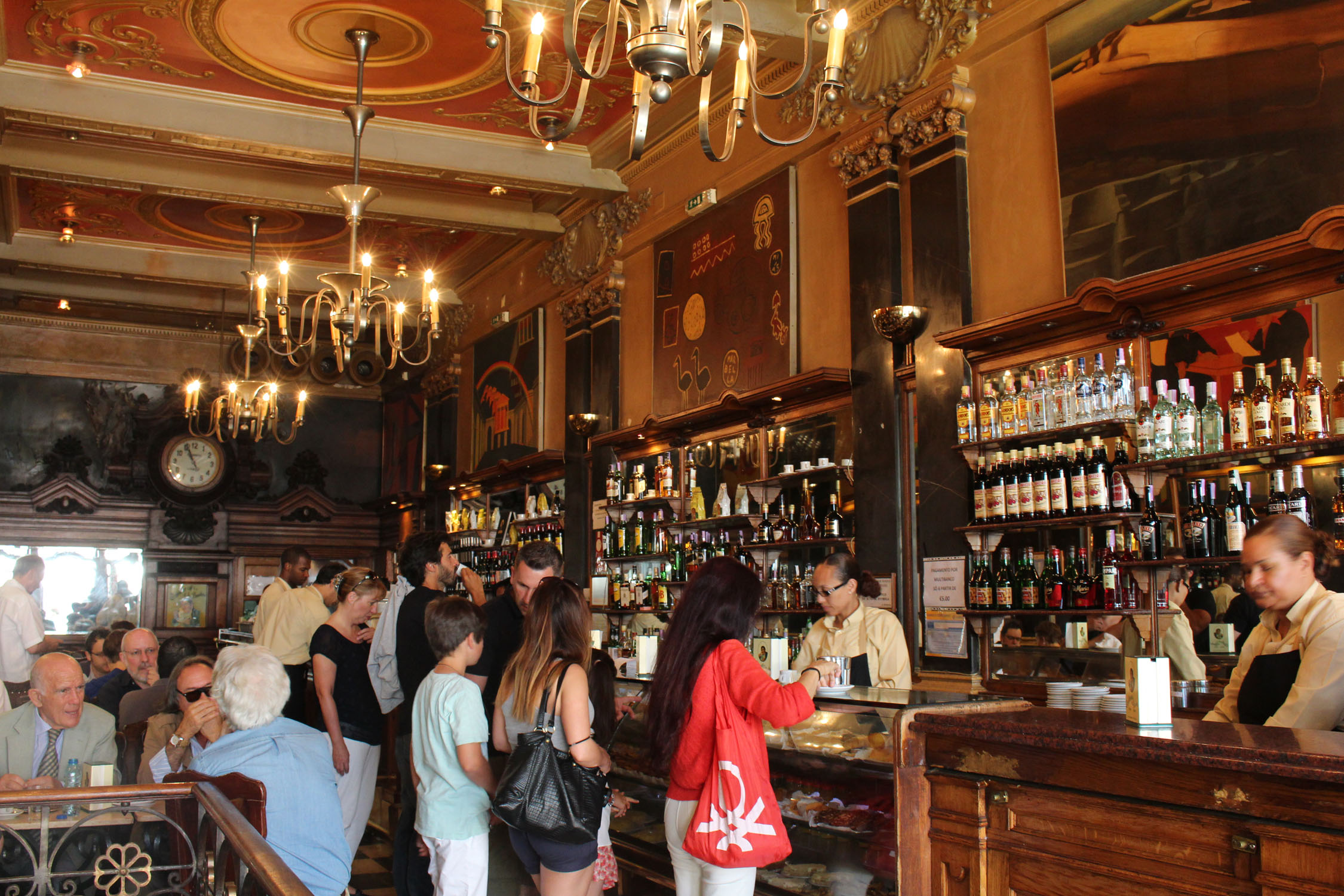 Lisbonne, rua Garrett, café a Brasileira