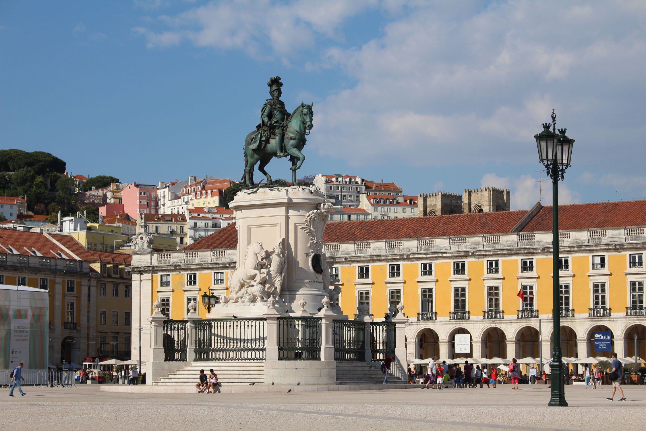 Lisbonne, Place du Commerce, statue