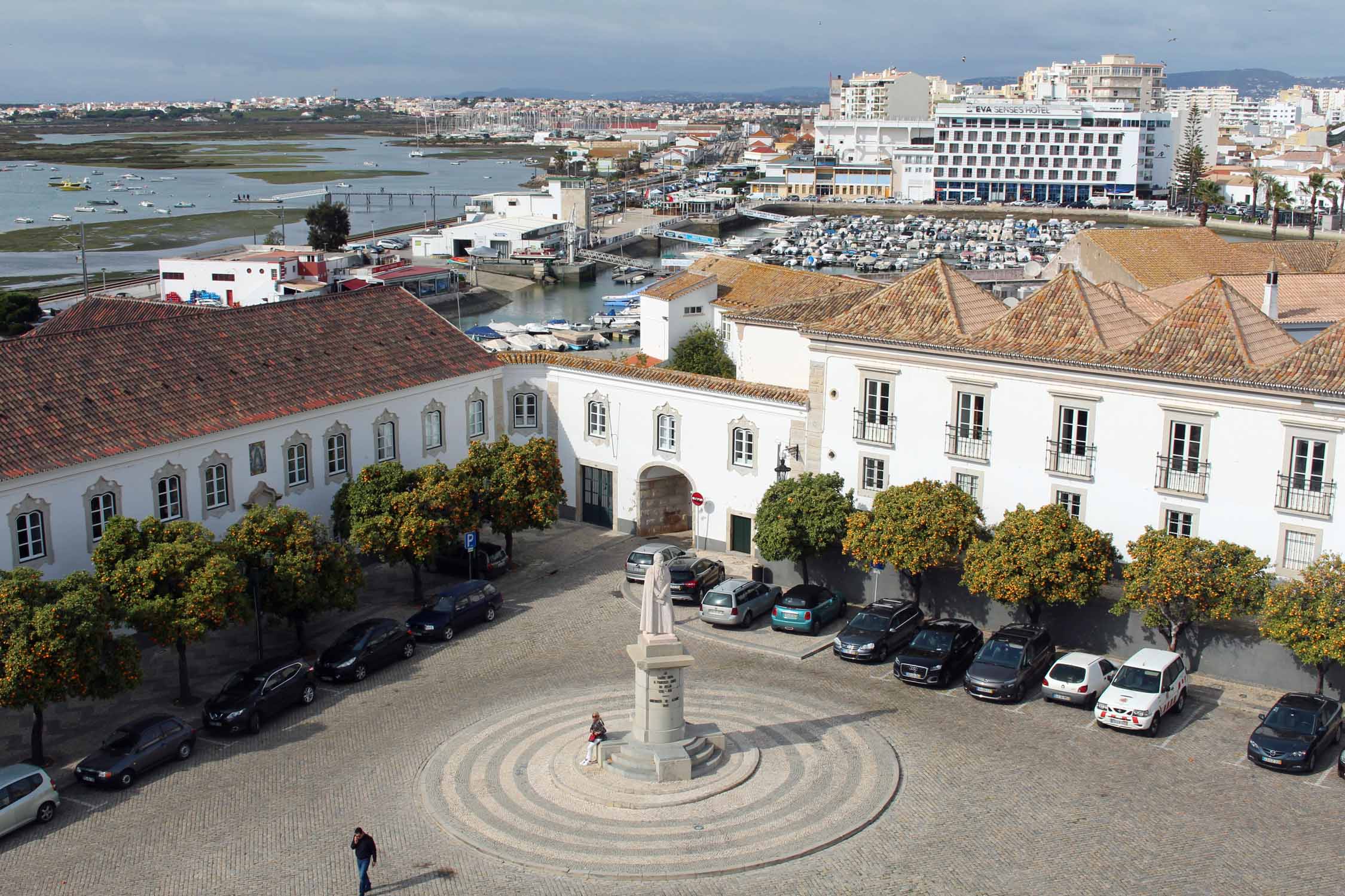 Faro, place de la cathédrale