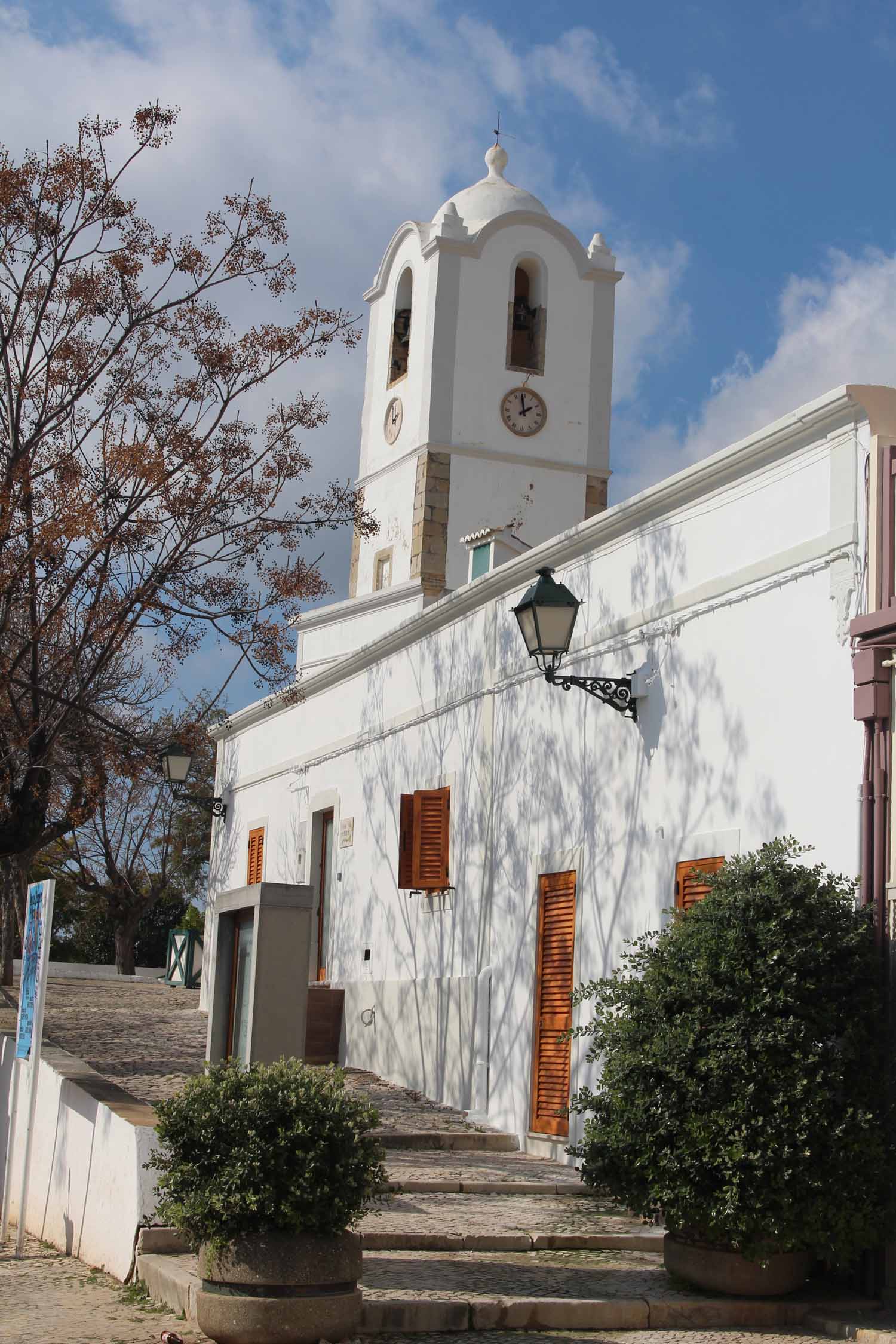 Santa Barbara de Nexe, église