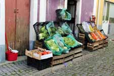 Monchique, &eacute;talage de fruits et l&eacute;gumes