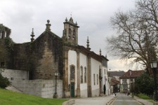 Guimar&atilde;es, &eacute;glise Nossa Senhora do Carmo, rue