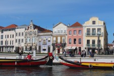 Aveiro, fa&ccedil;ades color&eacute;es, bateaux