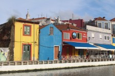 Aveiro, quai de Botir&otilde;es, fa&ccedil;ades color&eacute;es