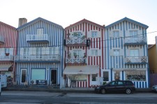 Costa Nova, maisons color&eacute;es