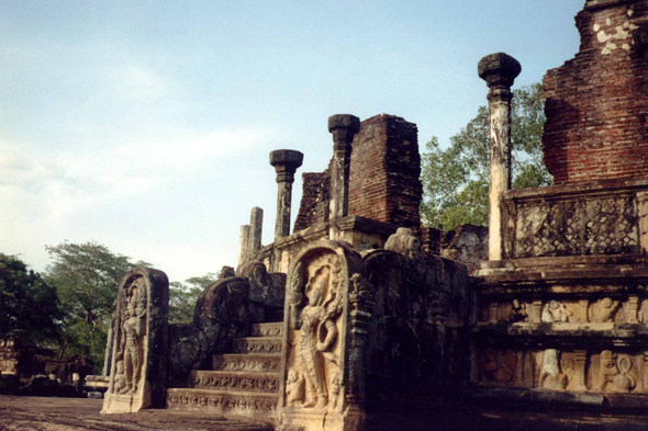 Anuradhapura, stèles
