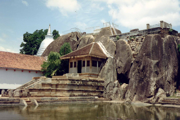 Temple troglodytique, Vihara