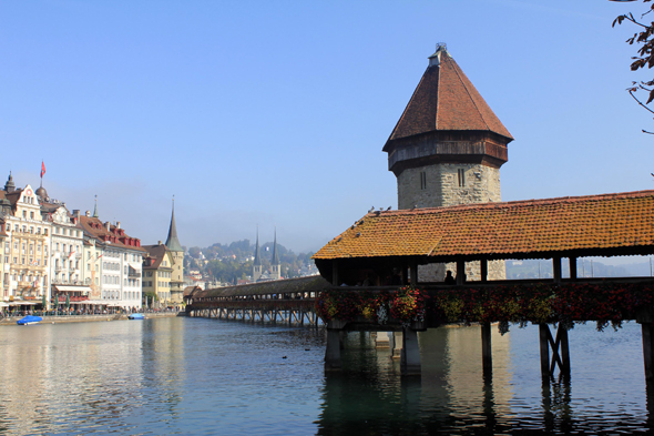 Lucerne, la magnifique tour Kapellbrücke