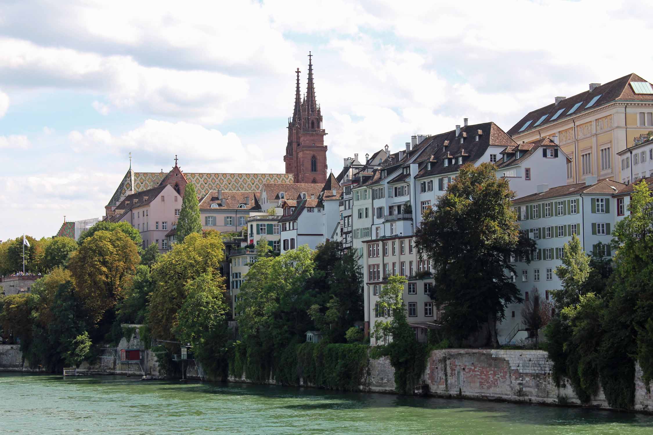 Bâle, berge du Rhin, cathédrale