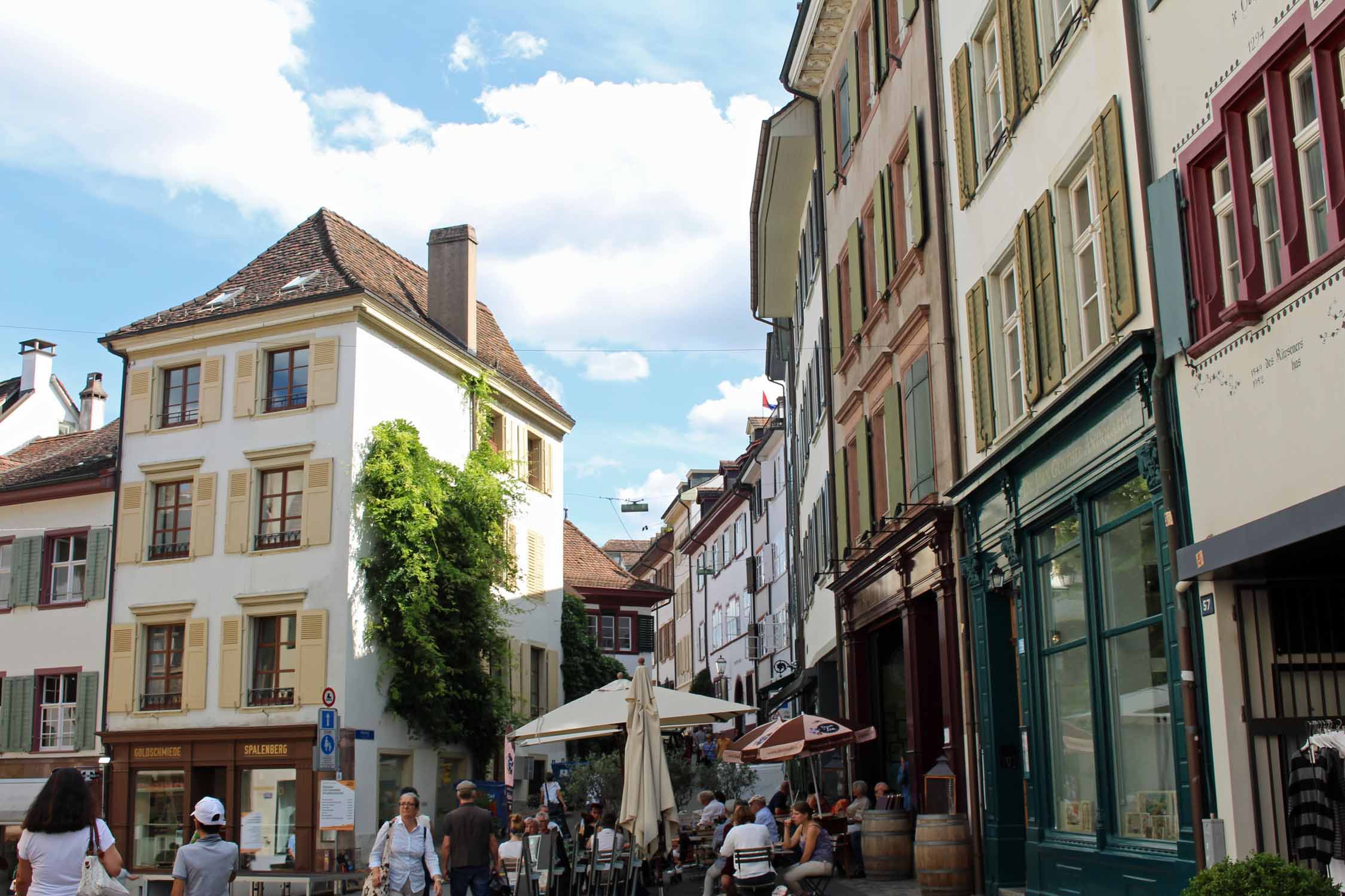 Bâle, façades colorées, rue Heuberg