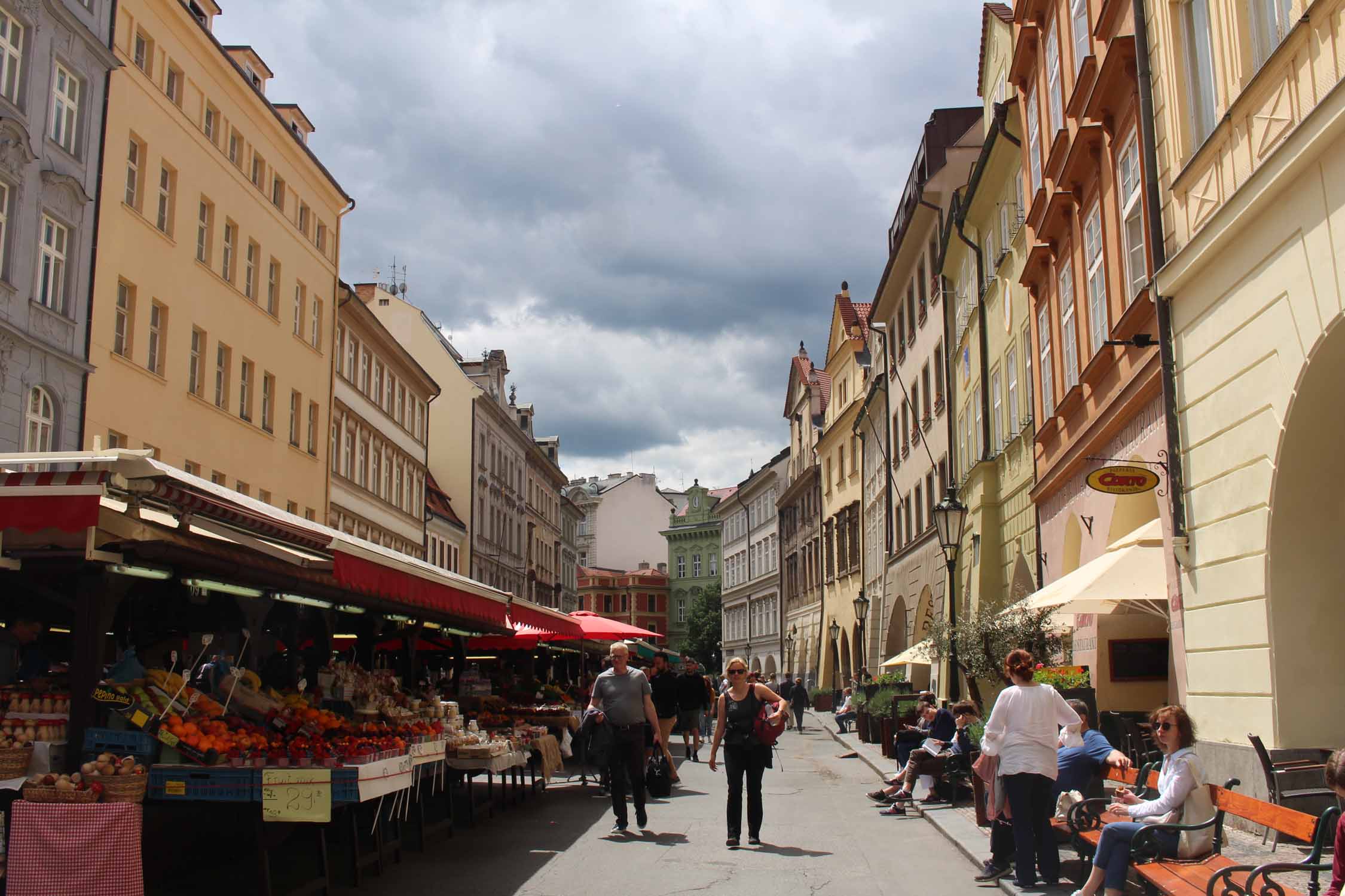 Prague, rue Havelska, marché