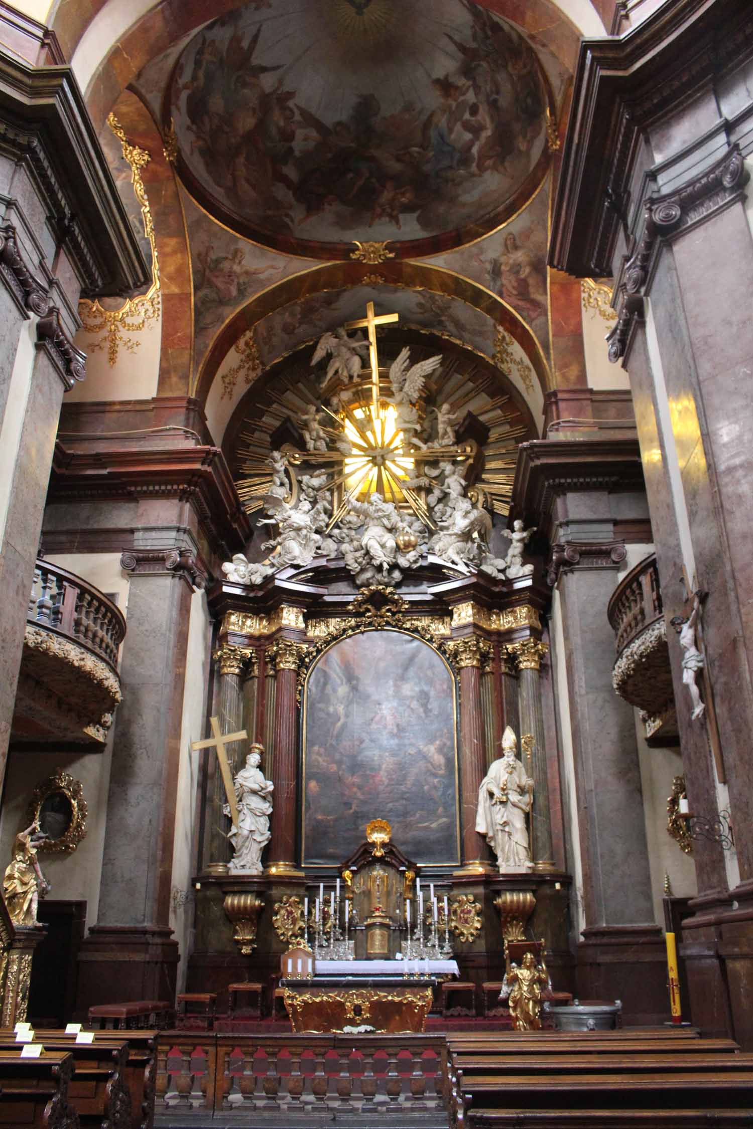 Prague, église Saint-François-d'Assise, intérieur