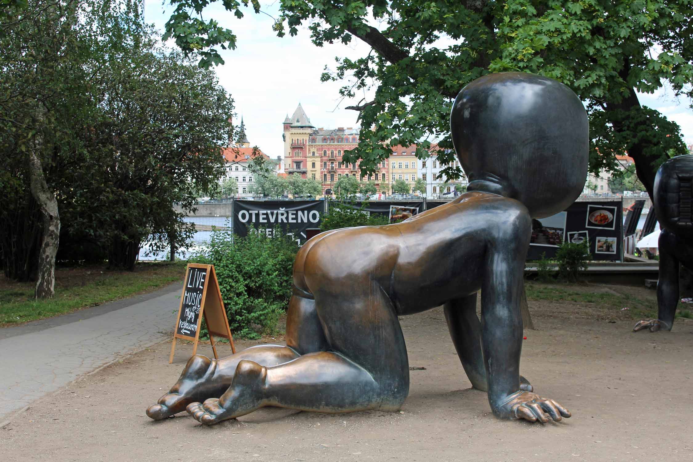 Prague, statue de bébé, parc Kampa