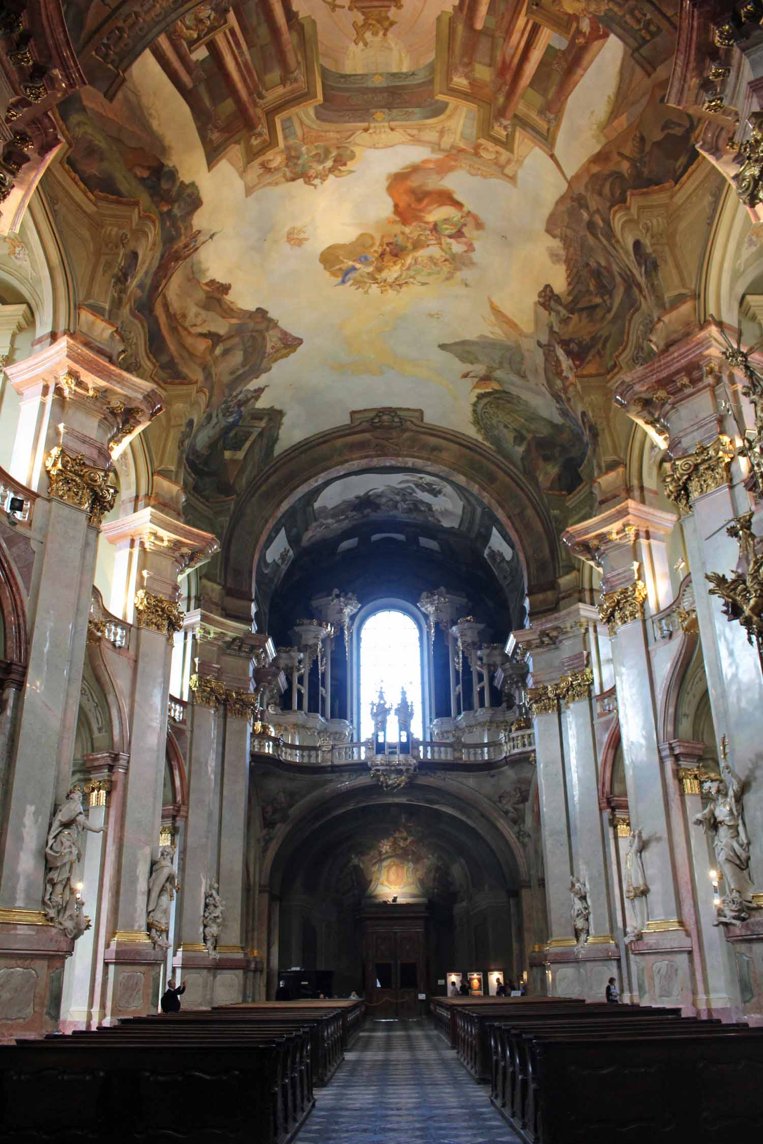 Prague, église Saint-Nicolas de Mala Strana, intérieur