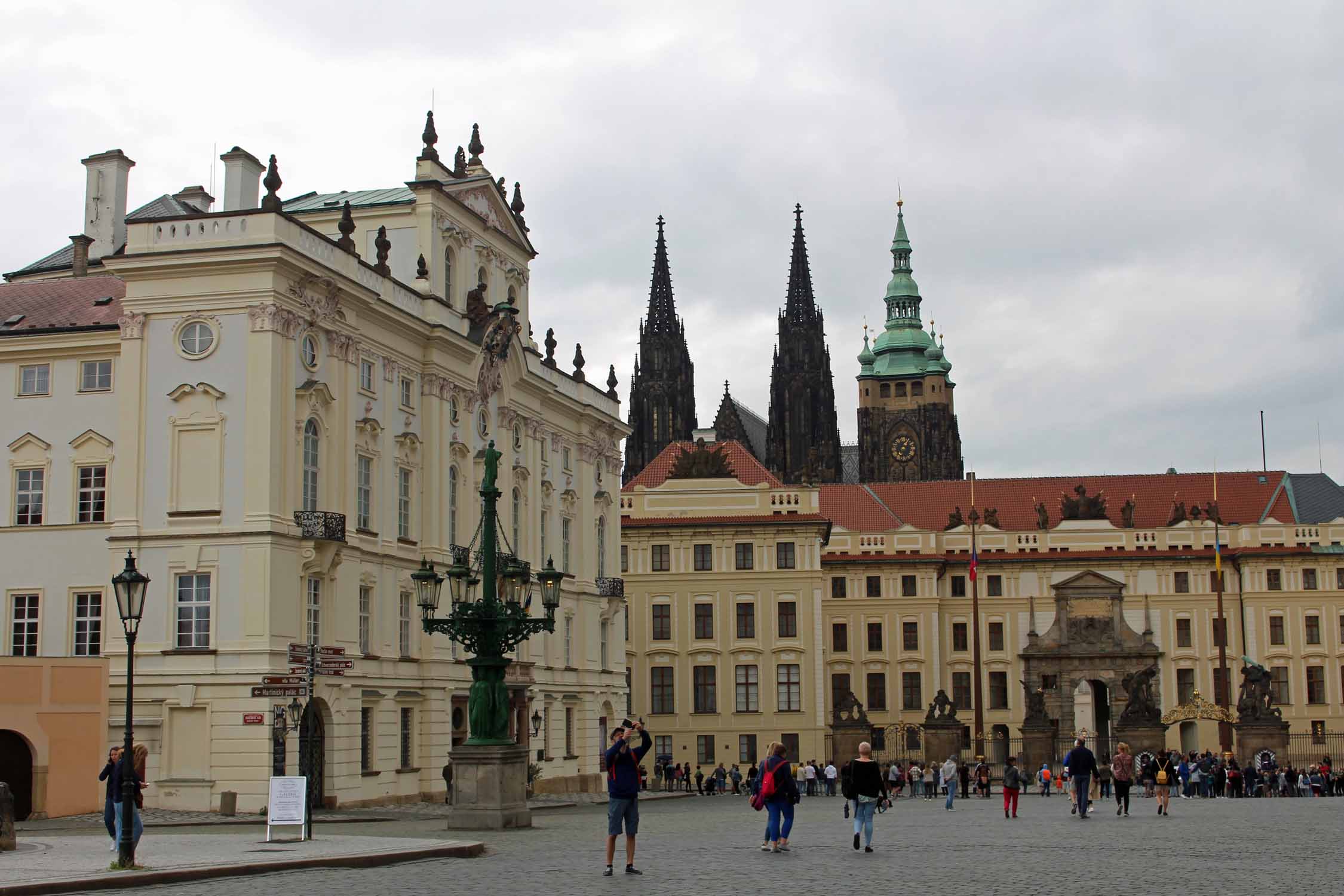 Prague, place hradcany cathedrale Saint-guy
