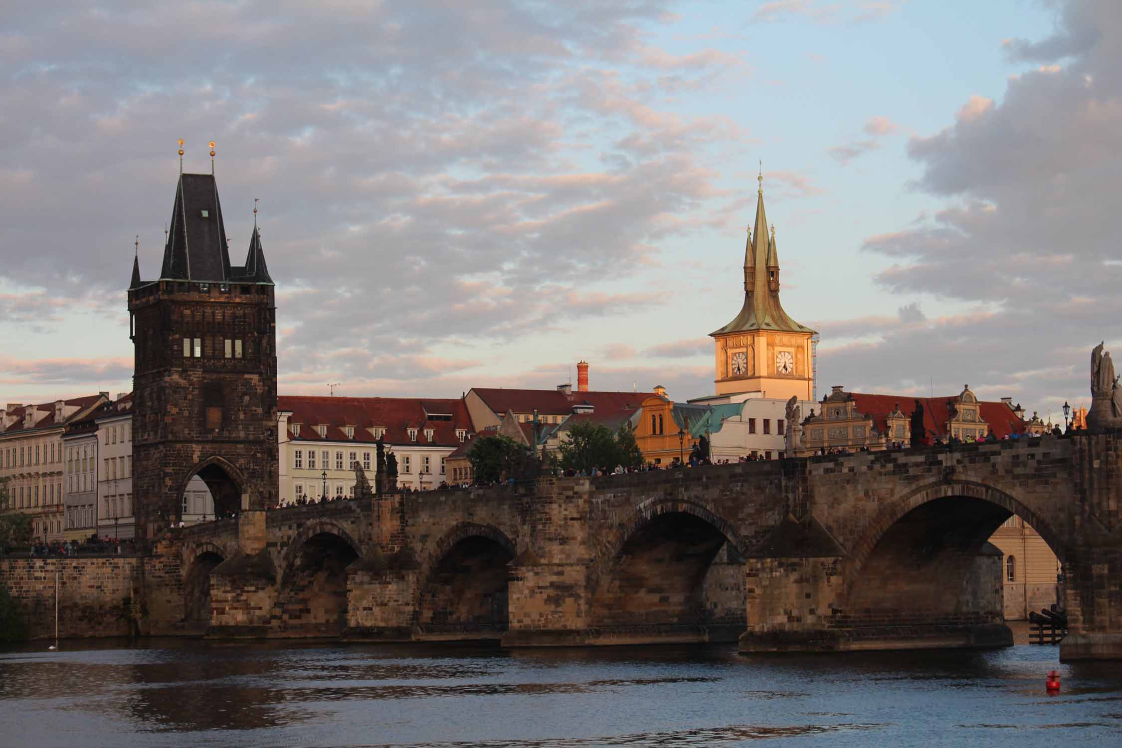 Prague, pont Charles, soir