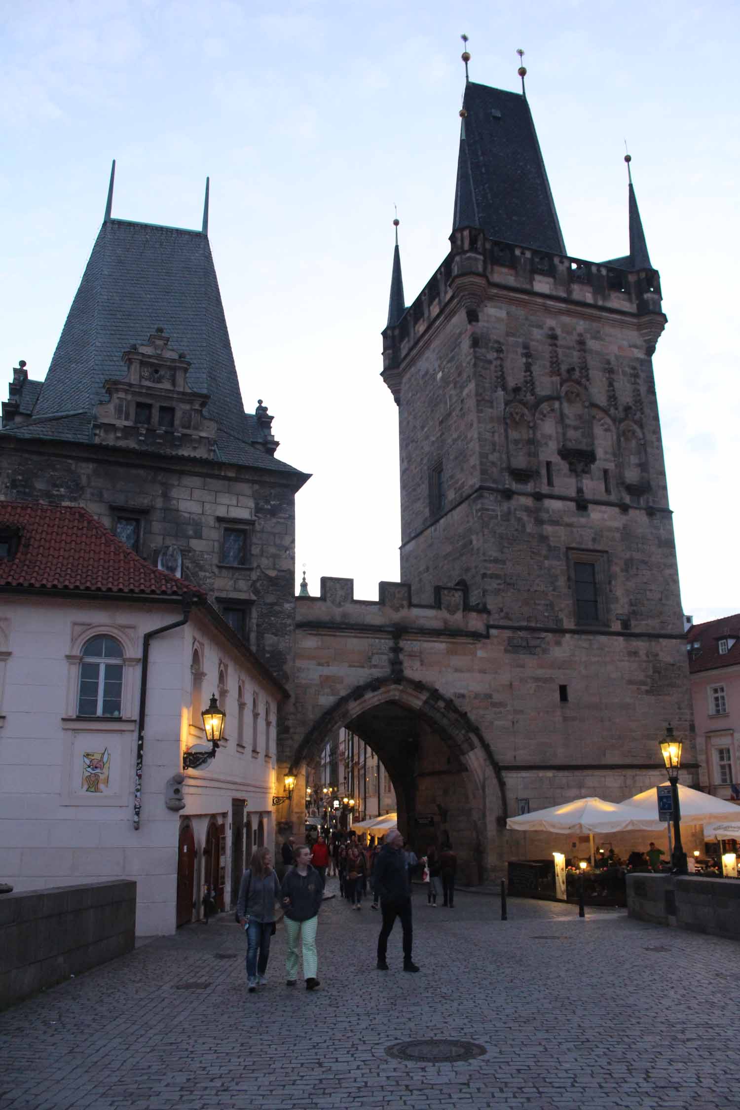 Prague, pont Charles, tour du Pont, nuit