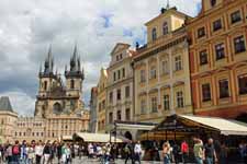 Prague, &eacute;glise de Tyn, rue Starometske