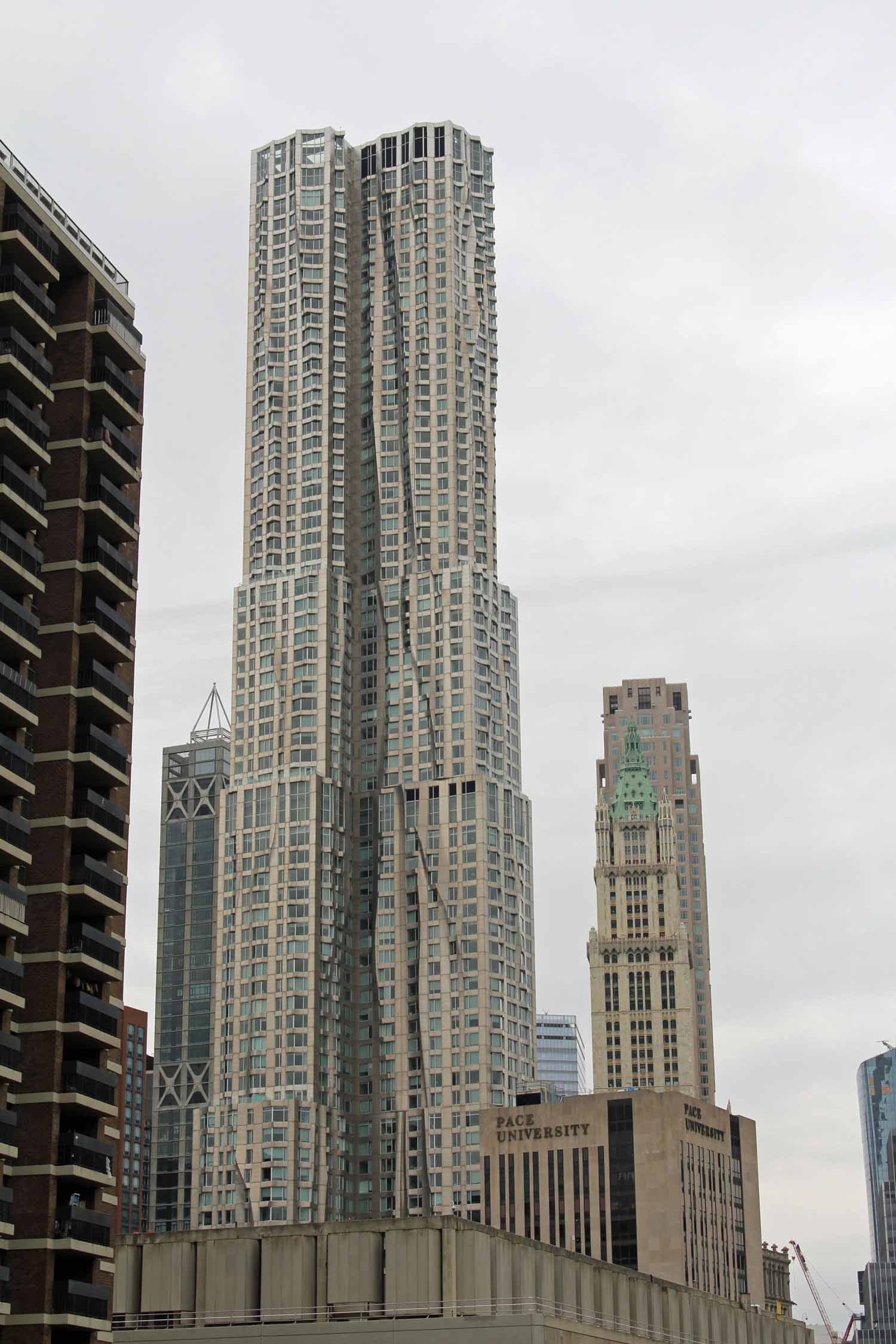 New York, Manhattan, la tour New York by Gehry